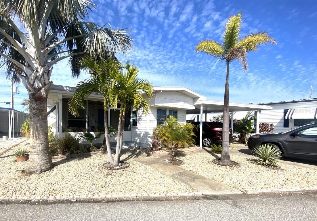 2307 New York Ave., Bradenton, FL 34207