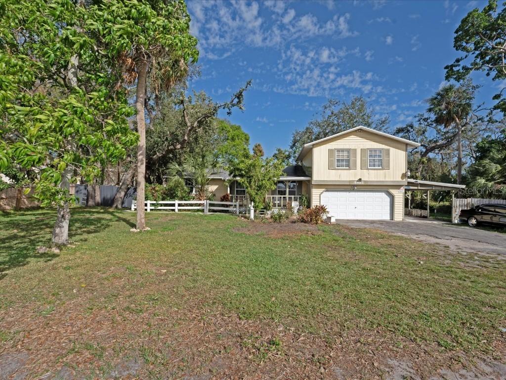 5411 9th St., Bradenton, FL 34203