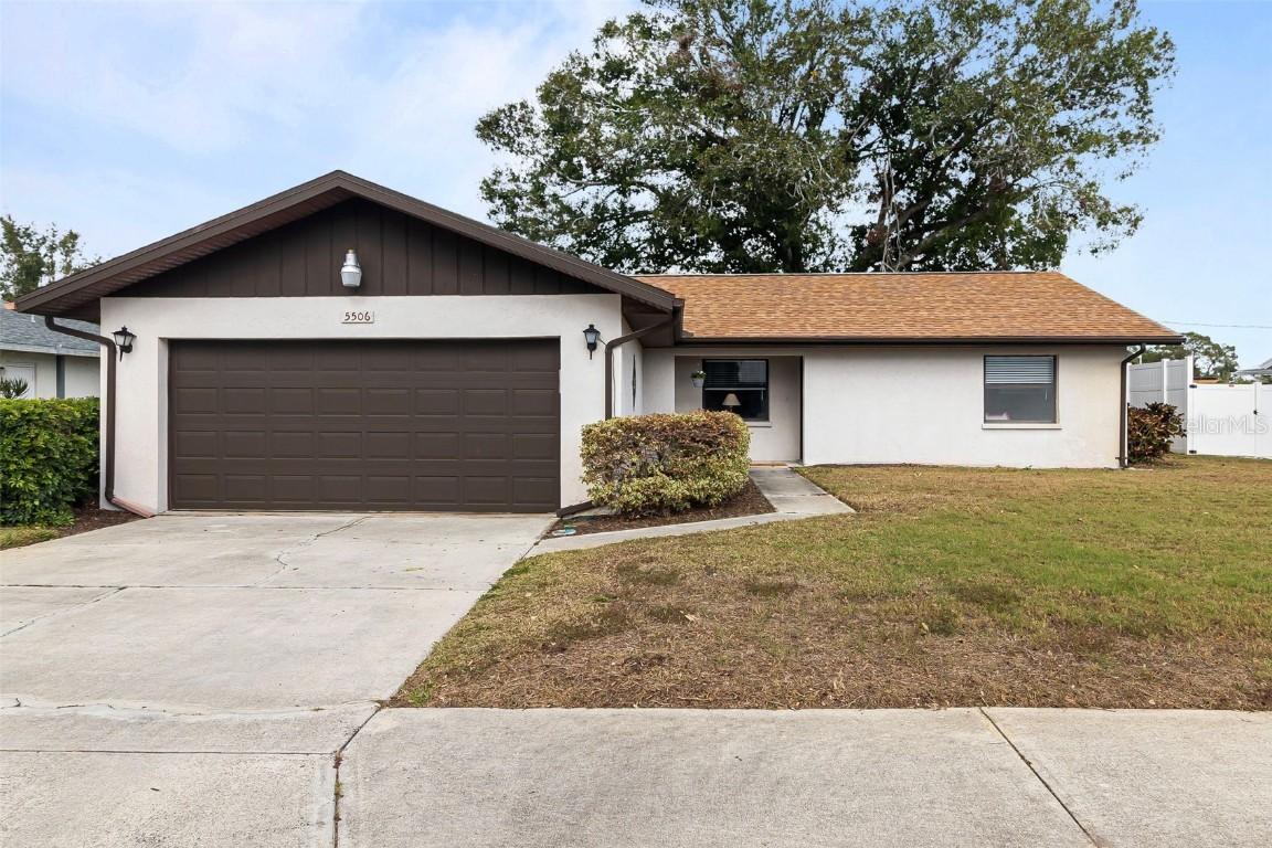 5506 3rd Avenue Plz., Bradenton, FL 34209