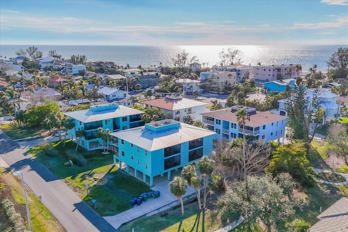 3704 6th Ave. #5, Holmes Beach, FL 34217