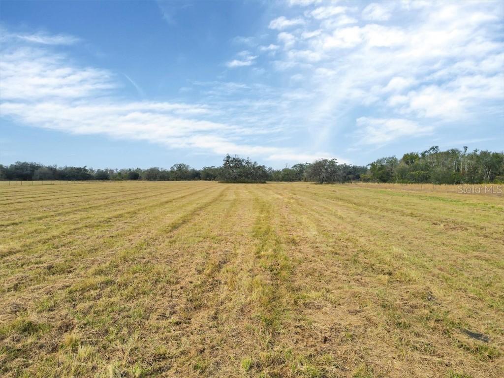 2 M-j Rd., Myakka City, FL 34251