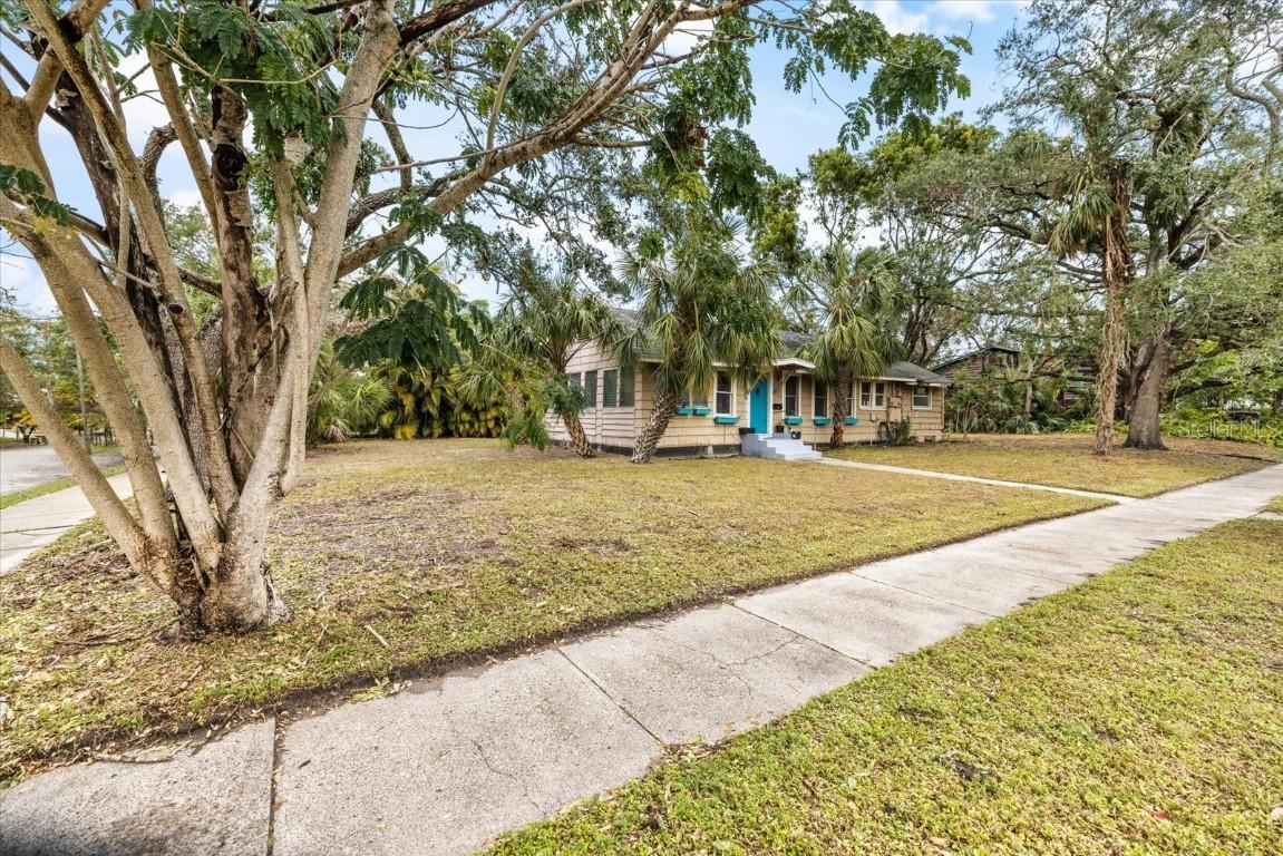 1705 6th St., Sarasota, FL 34236