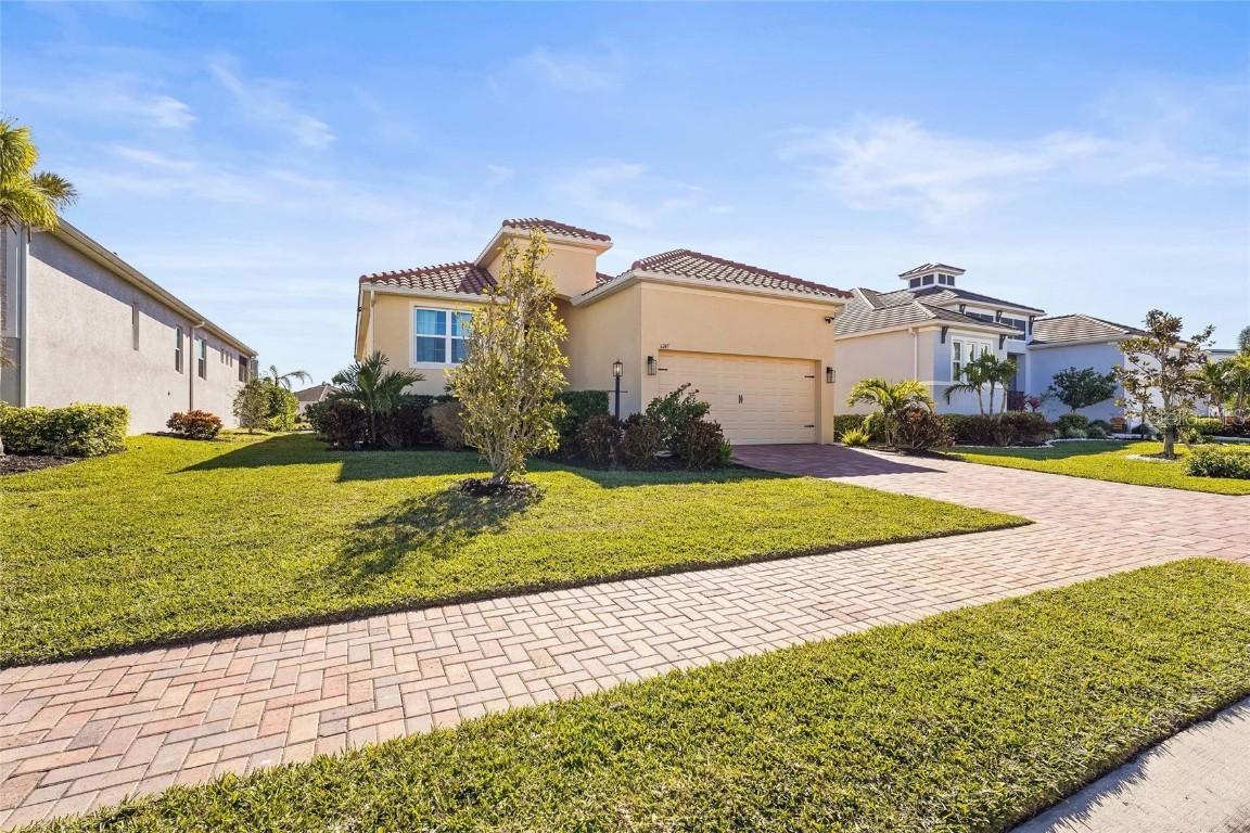6247 Champions Row St., Bradenton, FL 34210