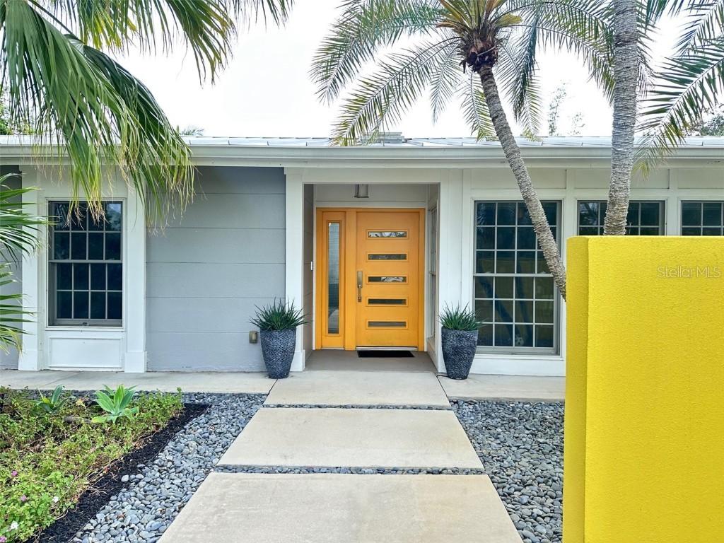 1542 Eastbrook Dr., Sarasota, FL 34231