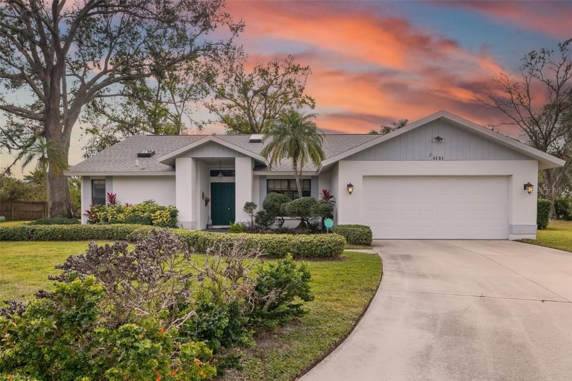 4884 Huntleigh Dr., Sarasota, FL 34233