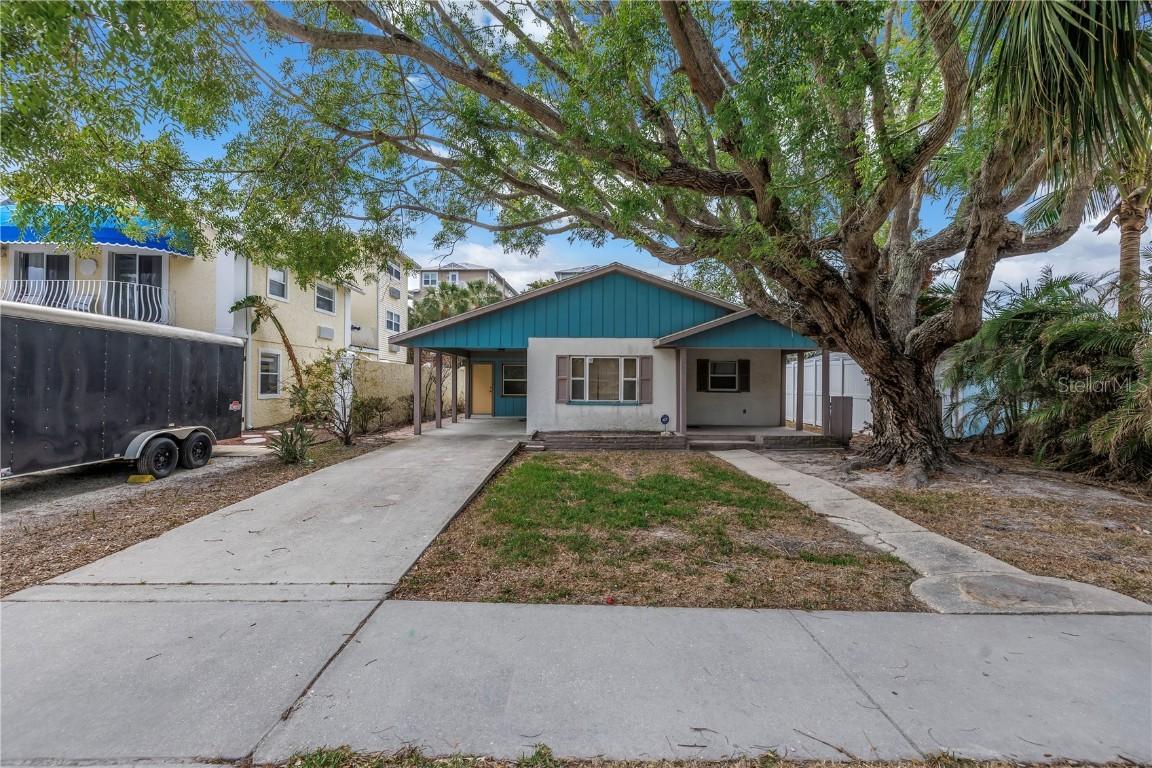 554 Canal Rd., Sarasota, FL 34242