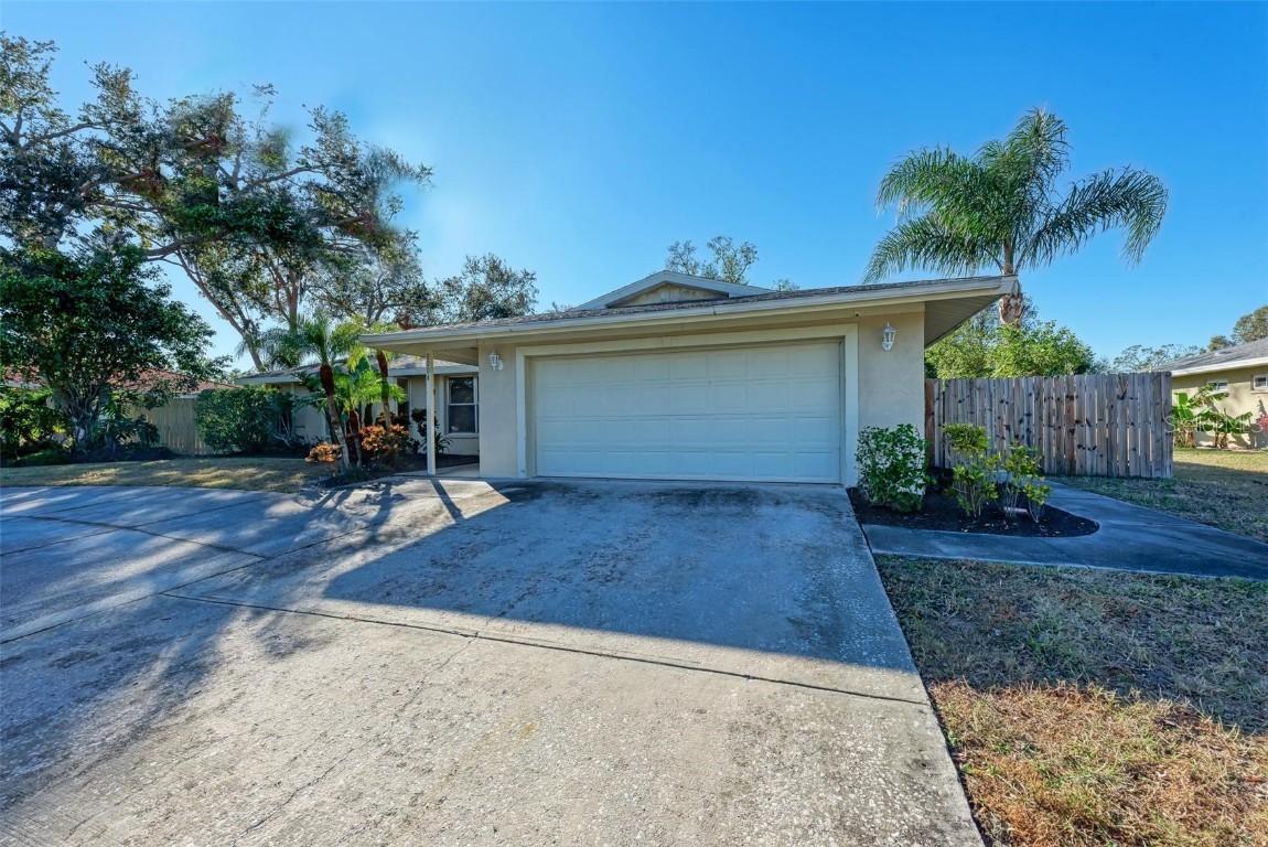 8004 Estates Dr., Sarasota, FL 34243