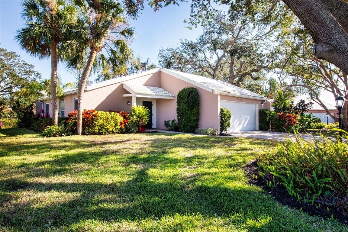 7213 Las Casas Dr., Sarasota, FL 34243