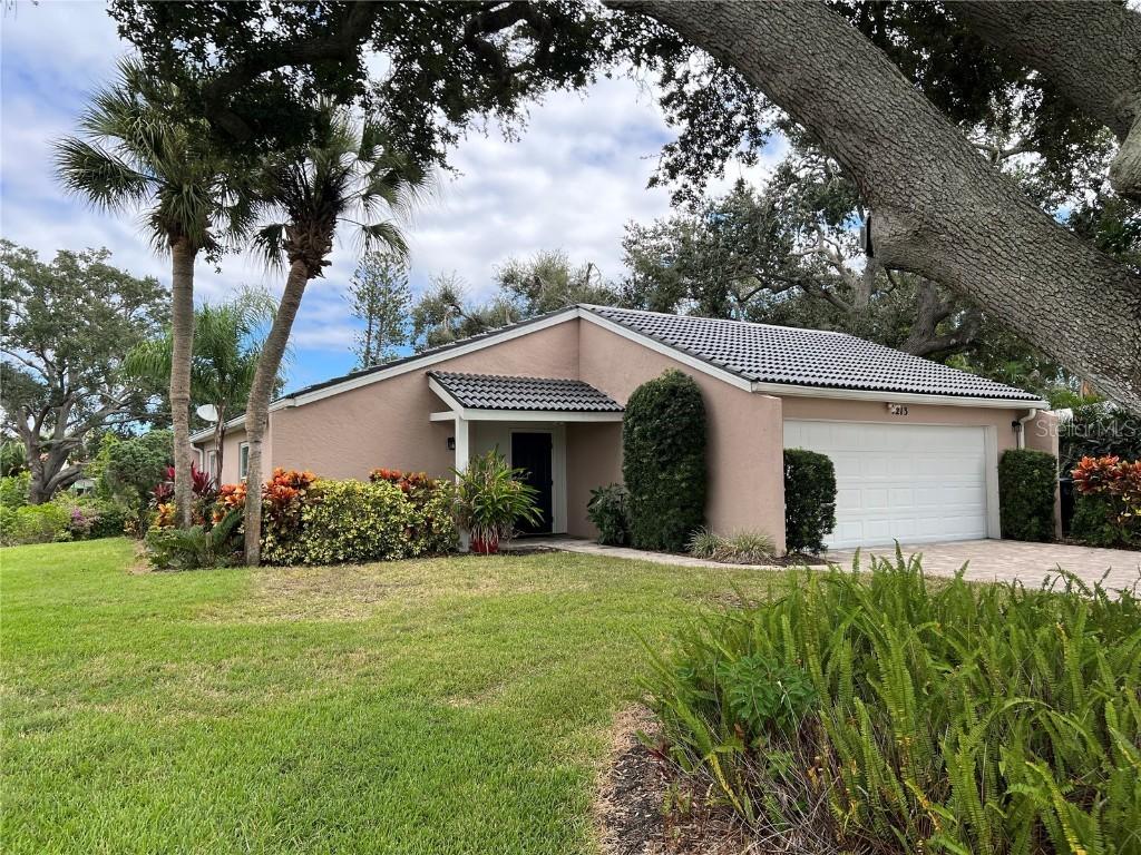 7213 Las Casas Dr., Sarasota, FL 34243