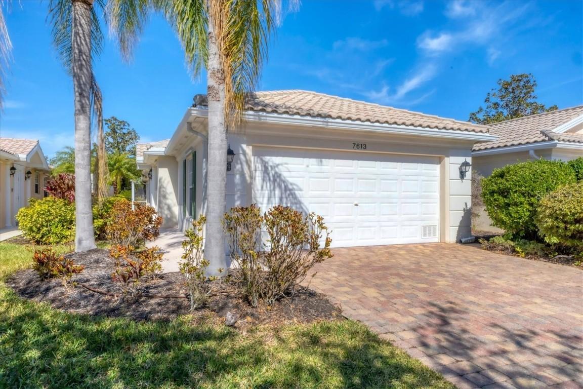 7613 Camminare Dr., Sarasota, FL 34238
