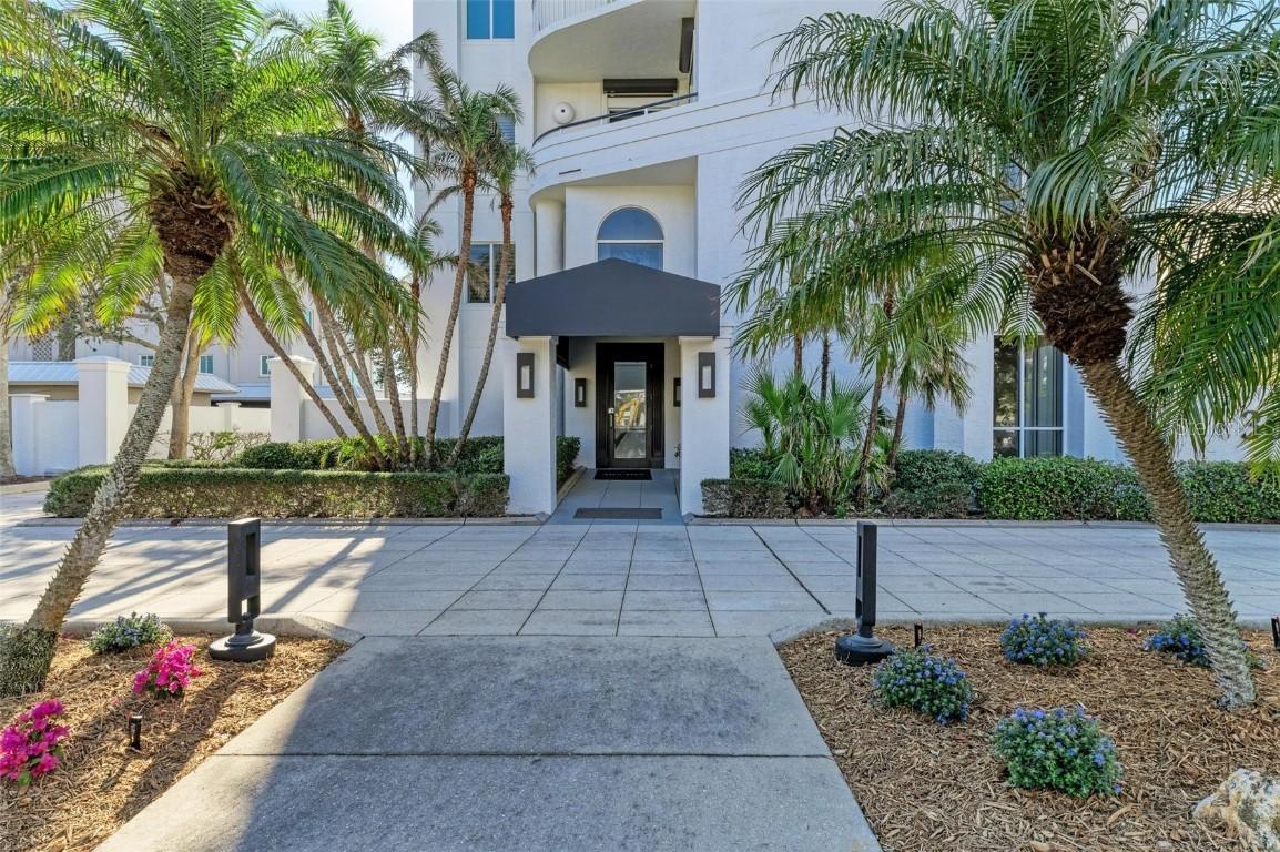 306 Golden Gate Point #2, Sarasota, FL 34236
