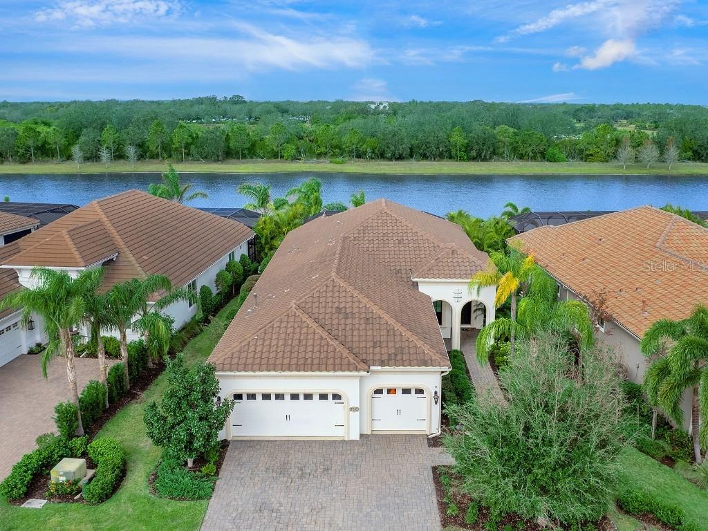 7220 Whittlebury Tr., Lakewood Ranch, FL 34202