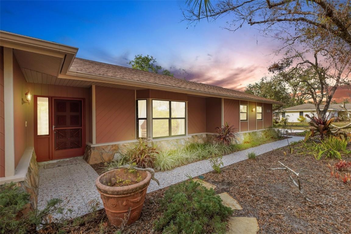 2218 Shadow Oaks Rd., Sarasota, FL 34240