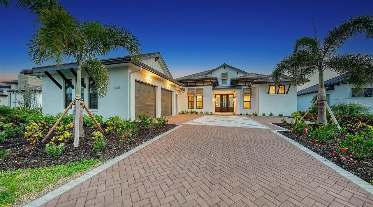 1210 Blue Shell Loop, Sarasota, FL 34240