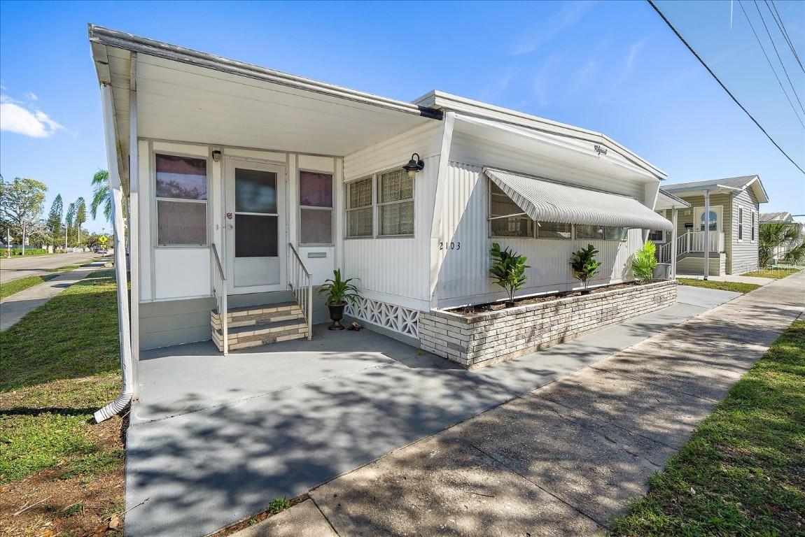 2103 18th St., Bradenton, FL 34205
