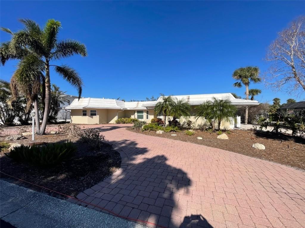 579 Commonwealth Ln., Sarasota, FL 34242