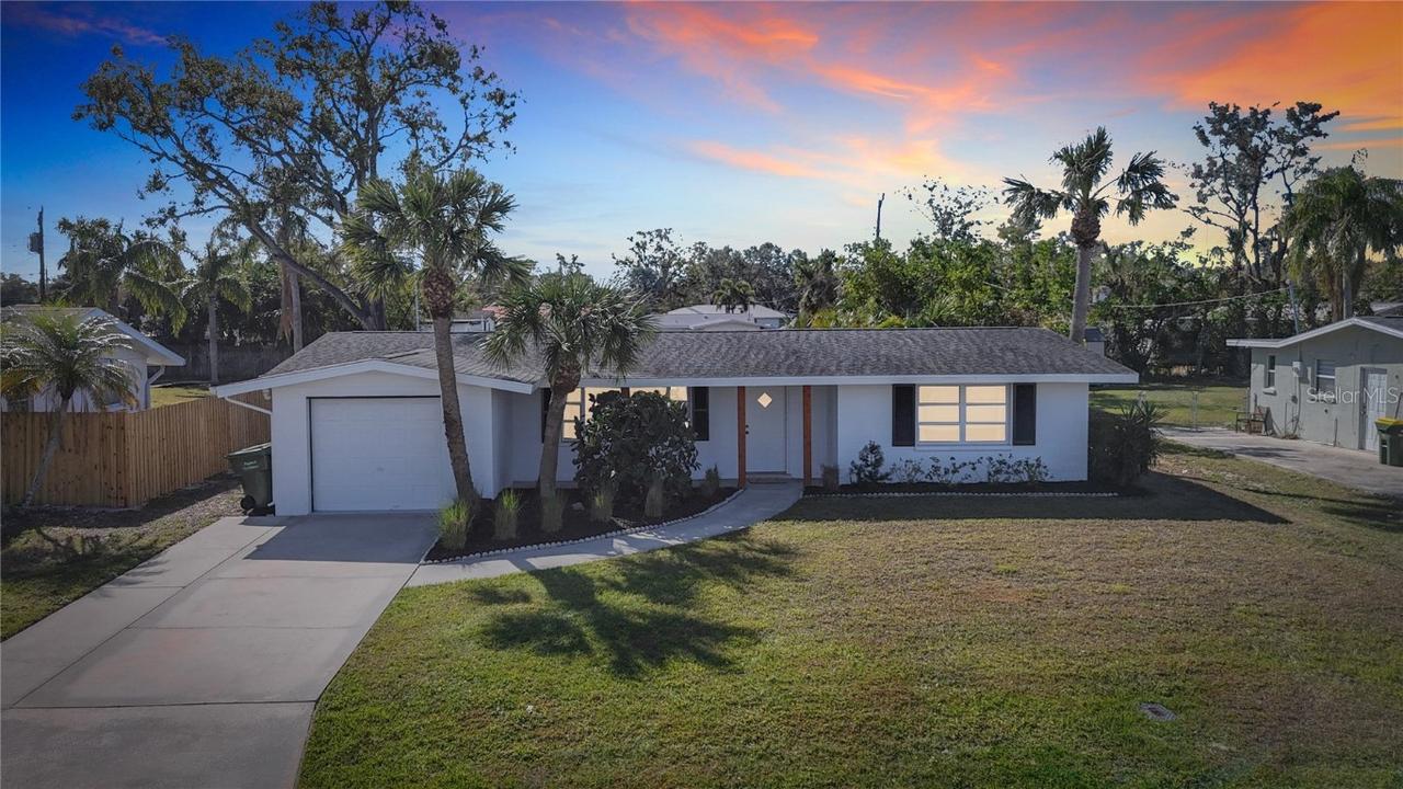 3150 Lake Ridge Dr., Sarasota, FL 34237