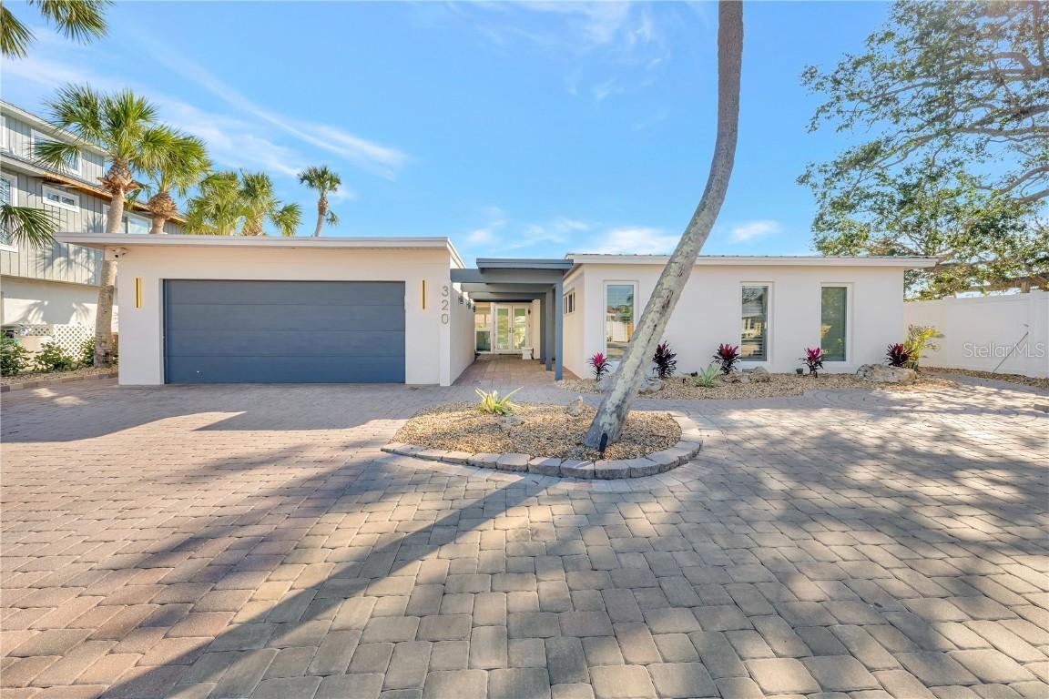 320 Avenida Leona, Sarasota, FL 34242