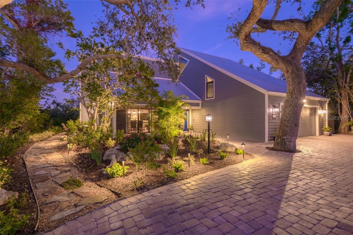 716 Tropical Cir., Sarasota, FL 34242