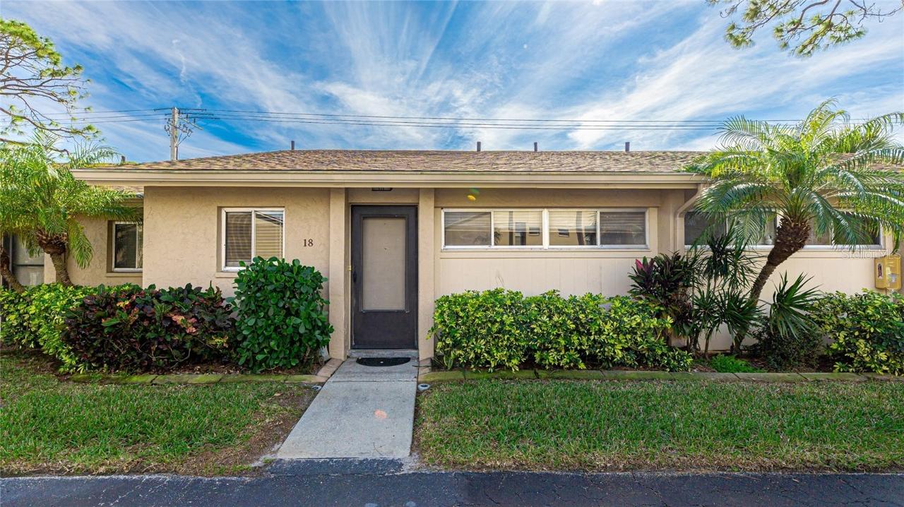 2782 Woodgate Ln. #18, Sarasota, FL 34231