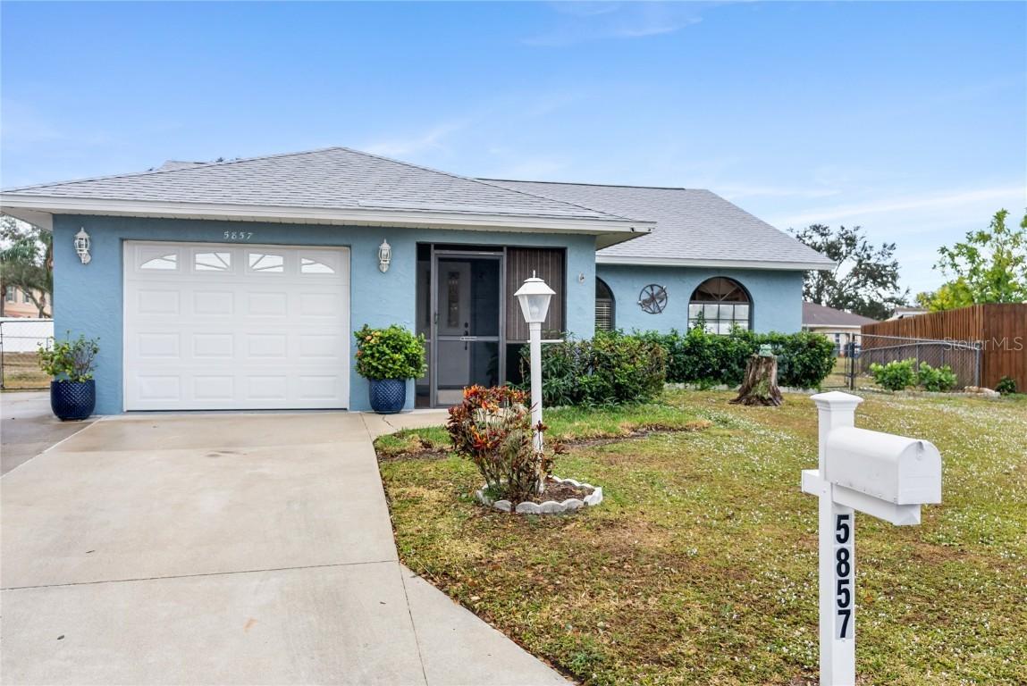 5857 Pauma Pl., Sarasota, FL 34232