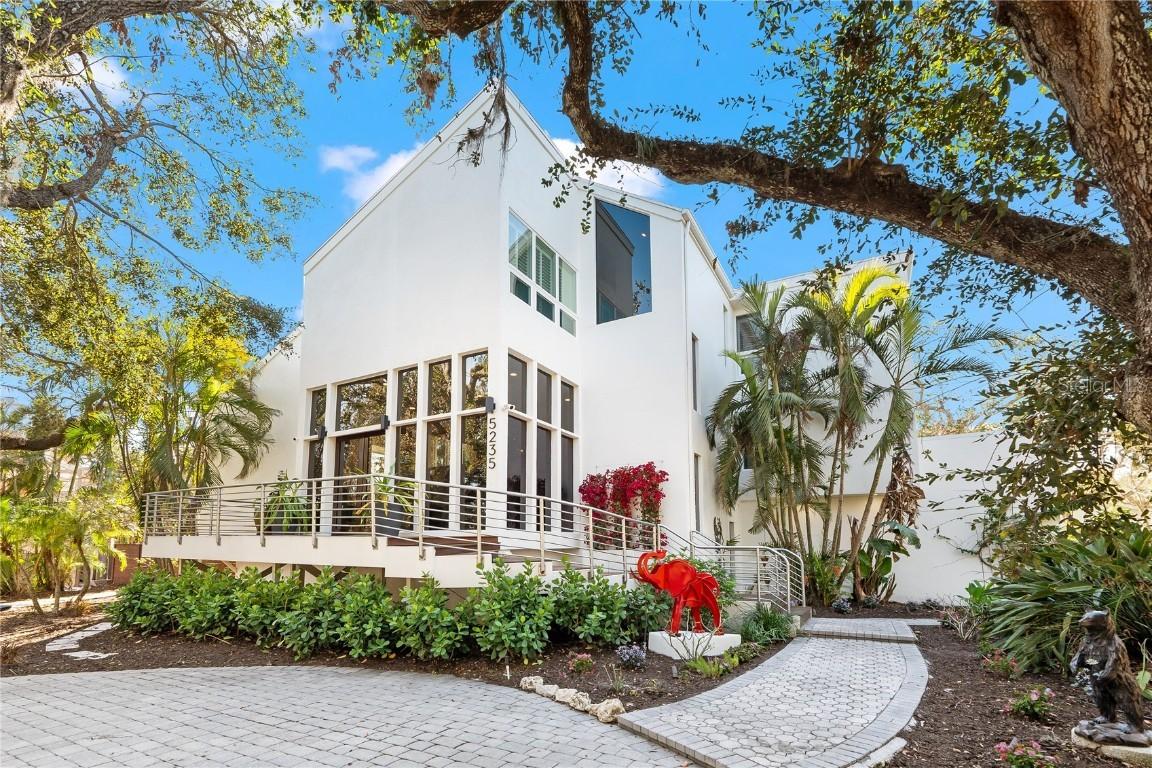 5235 Siesta Cove Dr., Sarasota, FL 34242