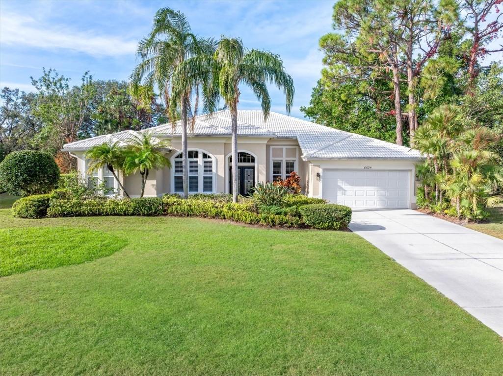 8624 Woodbriar Dr., Sarasota, FL 34238