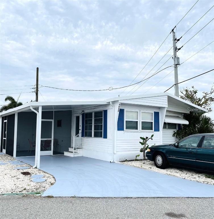 6625 Massachusetts St., Bradenton, FL 34207
