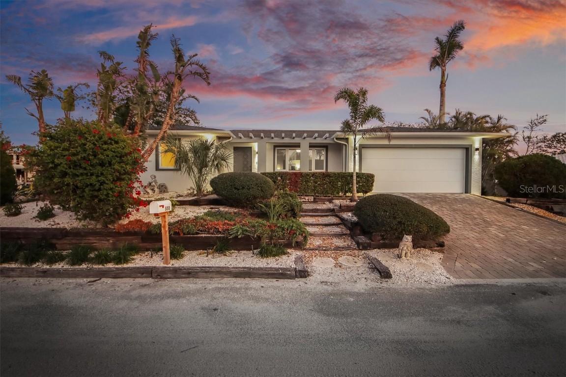 550 De Narvaez Dr., Longboat Key, FL 34228