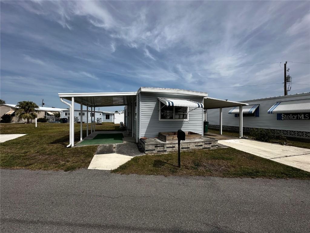 154 Maui Dr., Palmetto, FL 34221