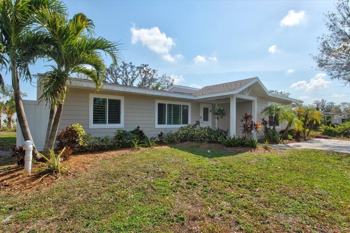 939 Cronley Pl., Sarasota, FL 34237