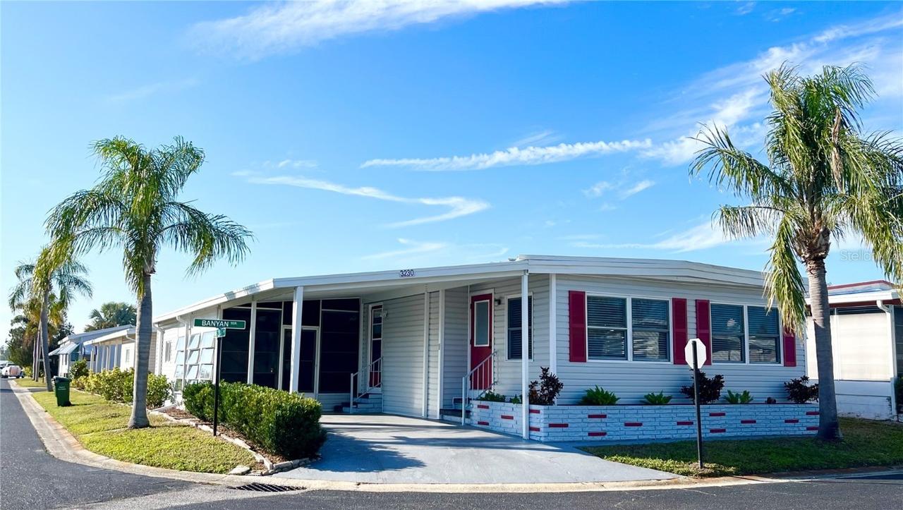 3230 Banyan Ter., Sarasota, FL 34237