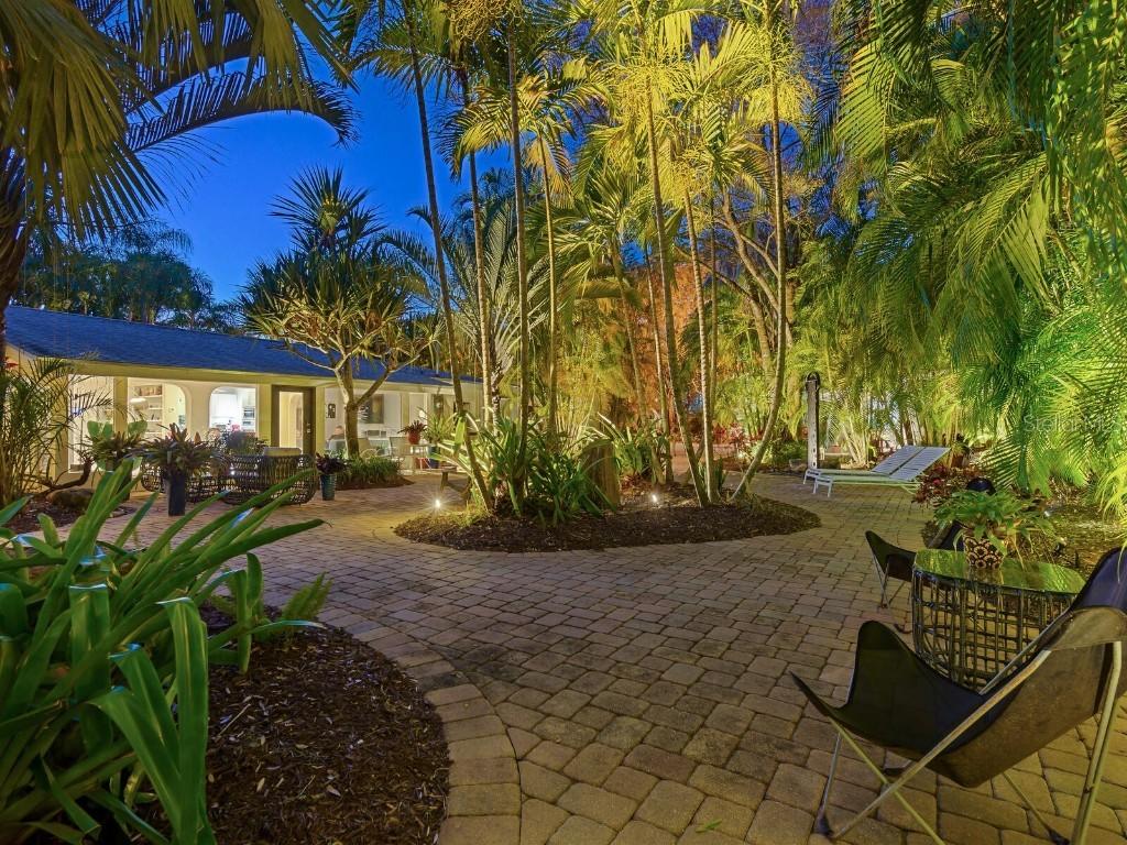1330 N Lockwood Ridge Rd., Sarasota, FL 34237