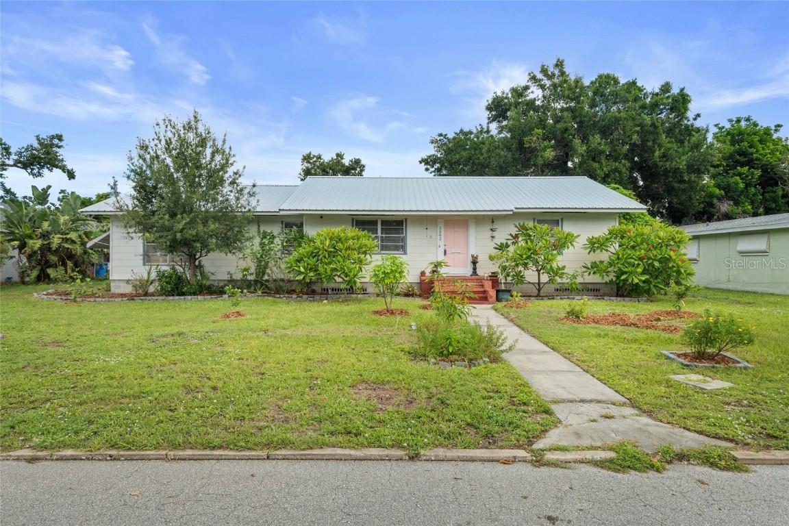 2302 8th Ave., Bradenton, FL 34205