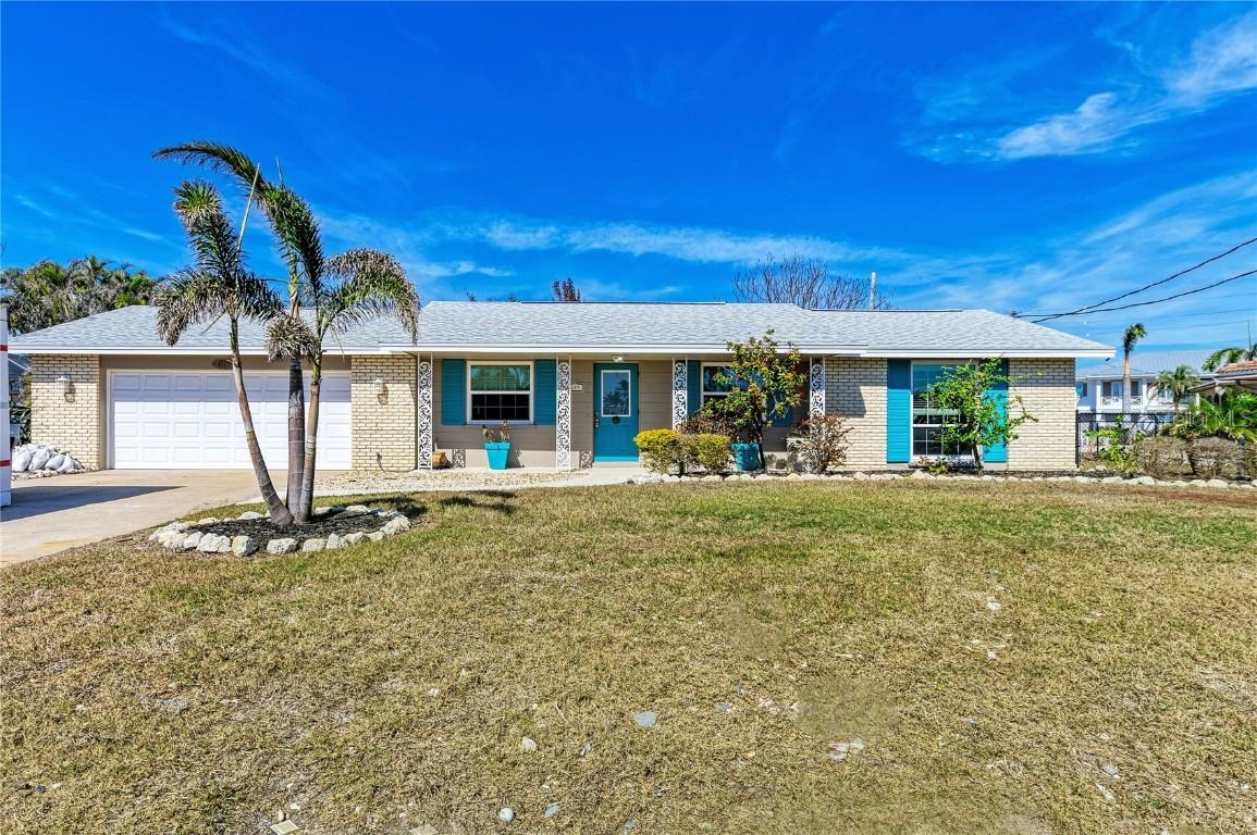 609 Foxworth Ln., Holmes Beach, FL 34217