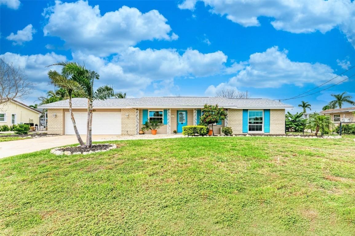 609 Foxworth Ln., Holmes Beach, FL 34217