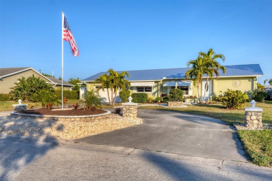 4607 Mangrove Point Rd., Bradenton, FL 34210