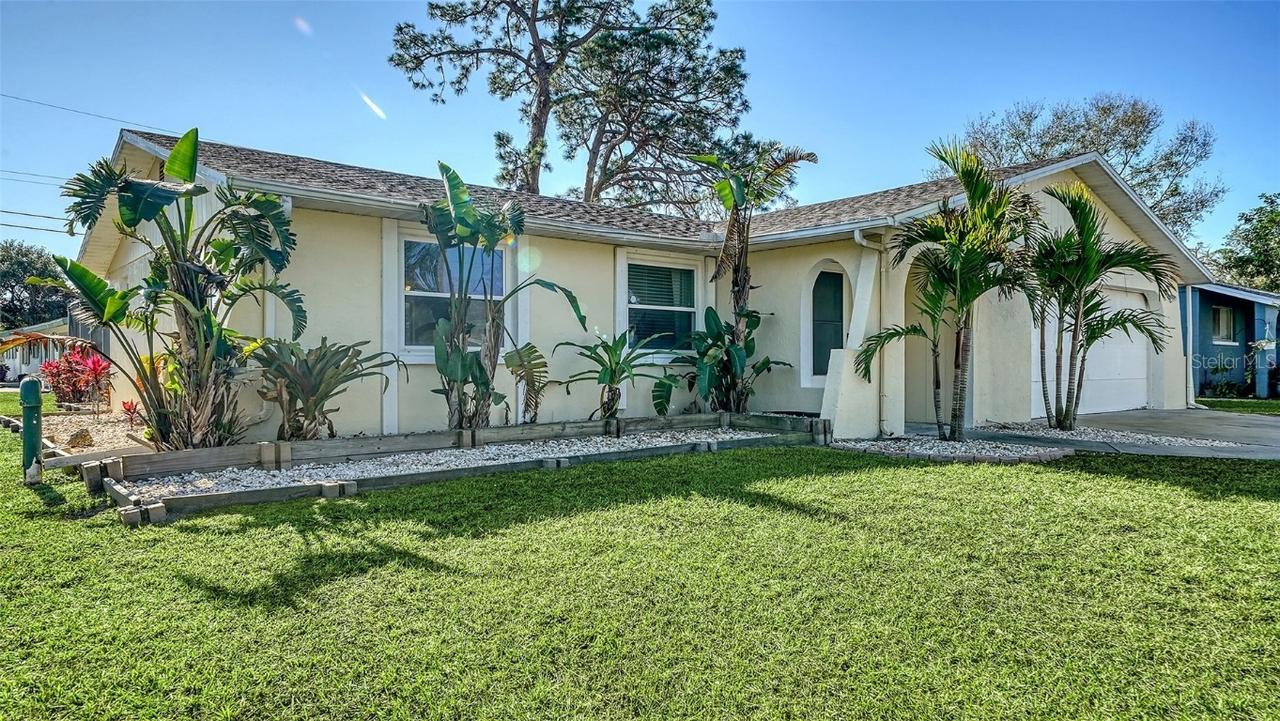 2407 Amanda Dr., Sarasota, FL 34232