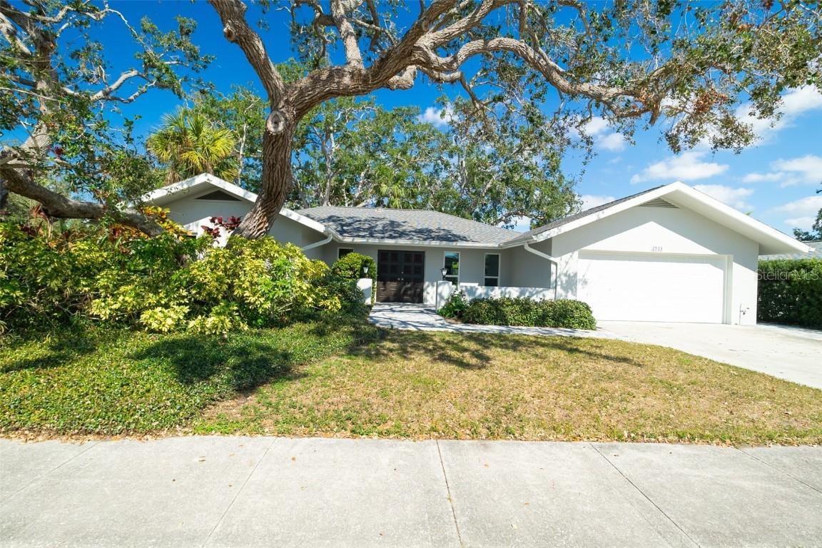 2903 Mayflower St., Sarasota, FL 34231