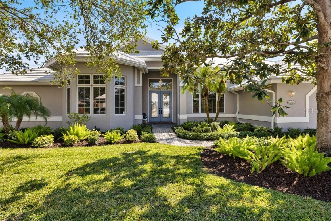 8579 Woodbriar Dr., Sarasota, FL 34238