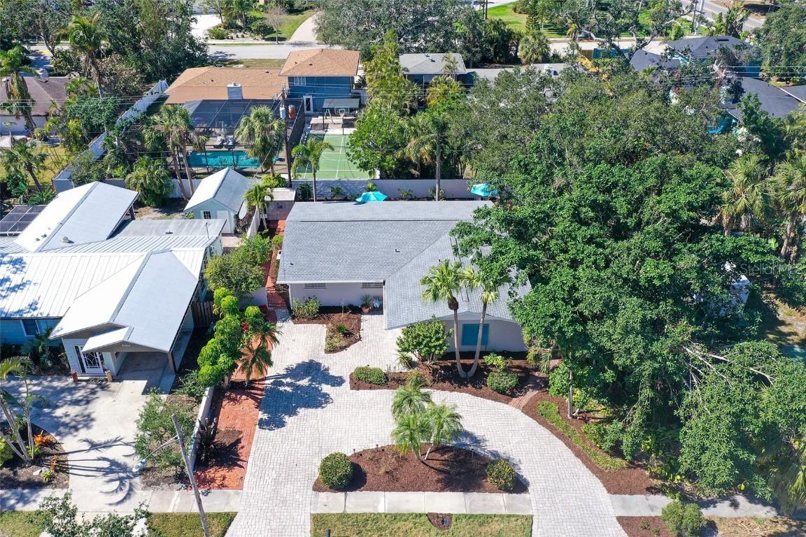 3530 Flores Ave., Sarasota, FL 34239
