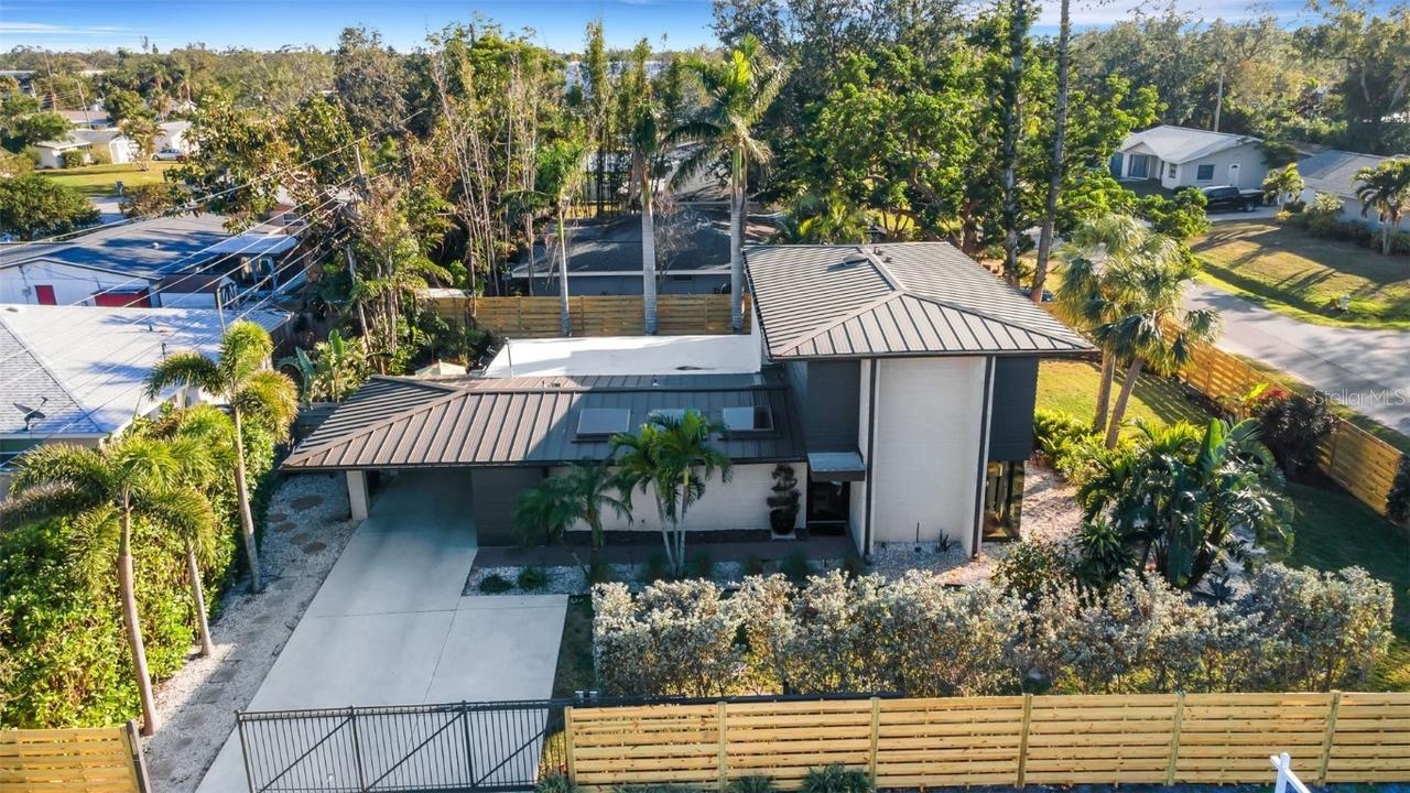 3026 Mayflower St., Sarasota, FL 34231