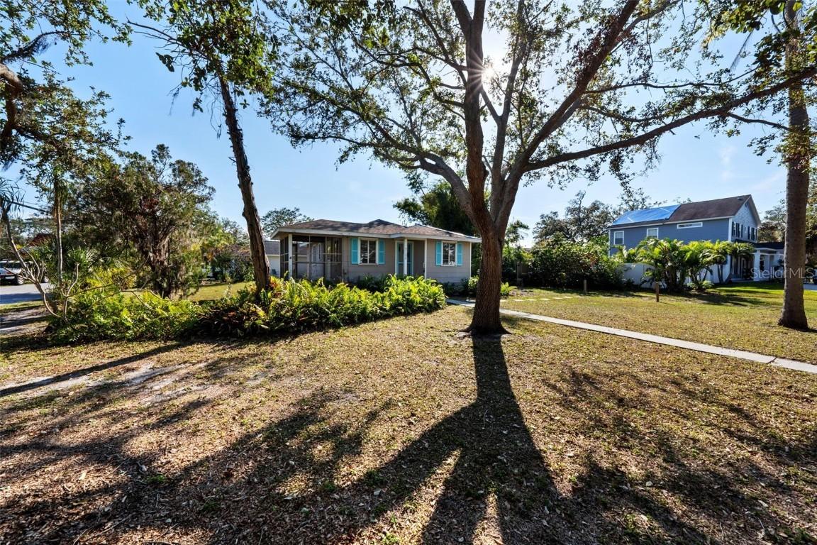 2186 Arlington St., Sarasota, FL 34239