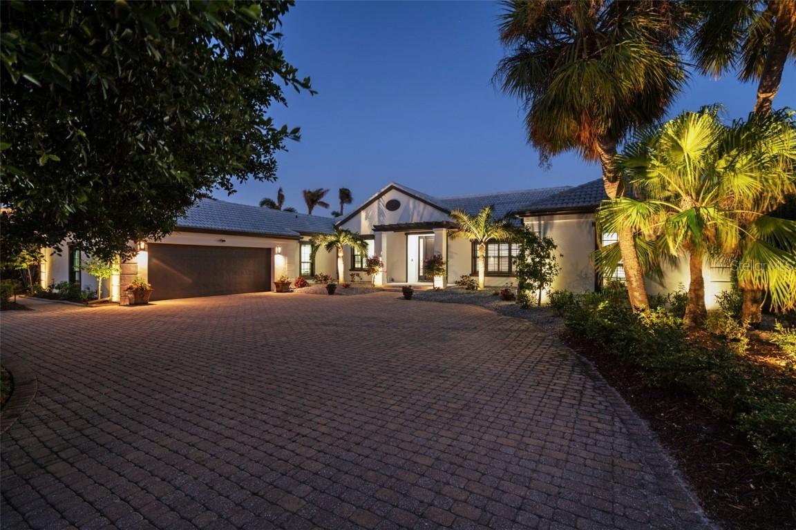 355 W Royal Flamingo Dr., Sarasota, FL 34236