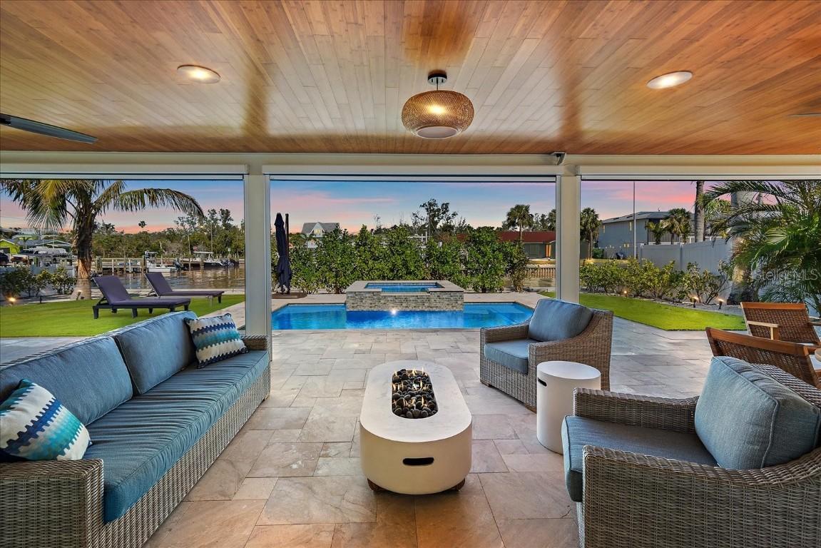 504 Bayview Dr., Holmes Beach, FL 34217
