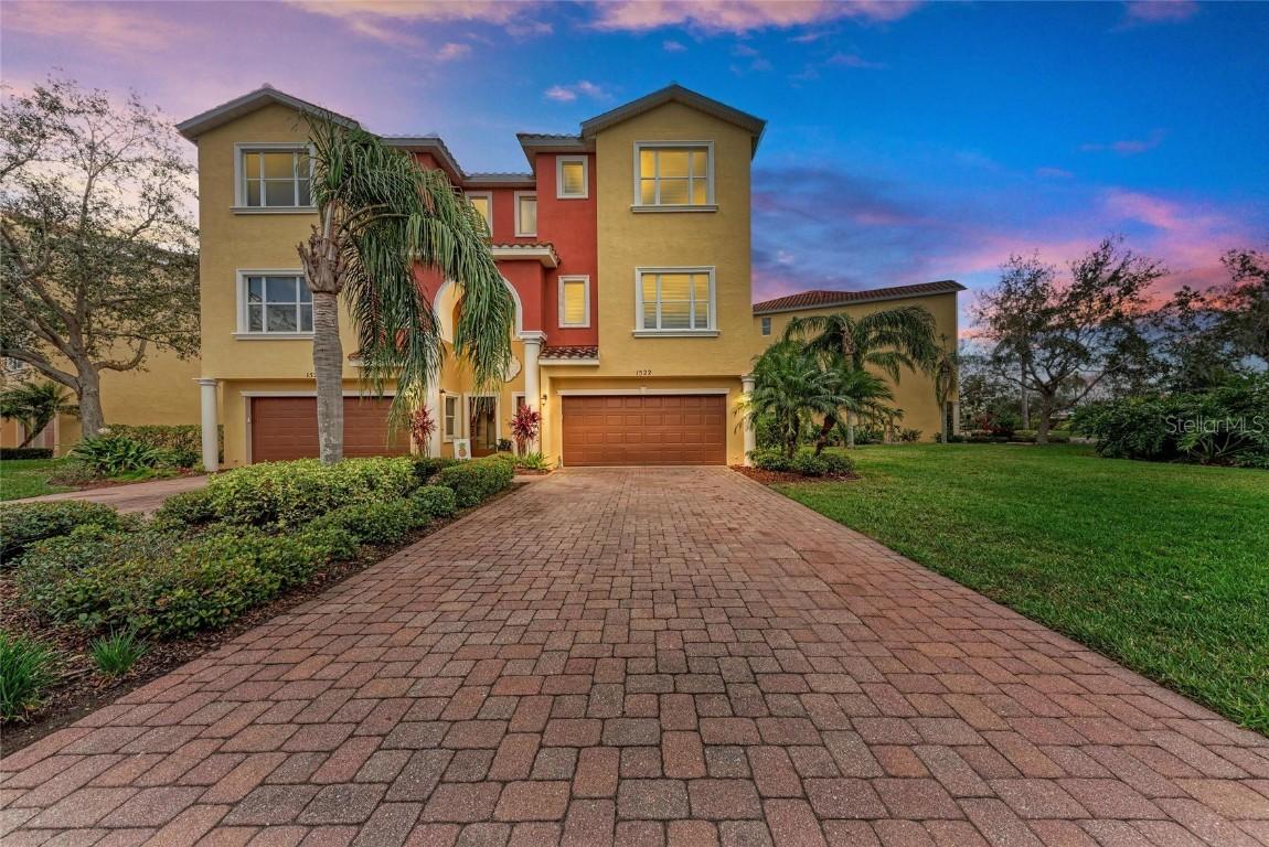 1522 3rd Street Cir., Palmetto, FL 34221