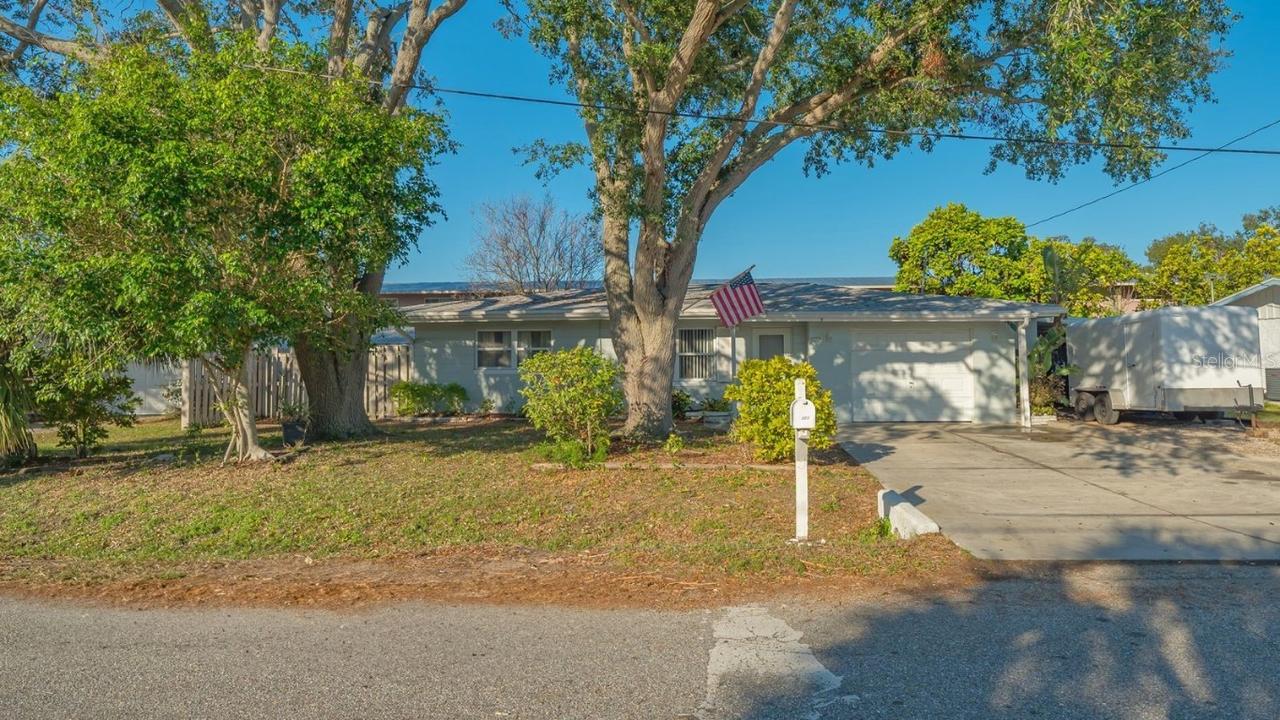 7272 Cass Cir., Sarasota, FL 34231