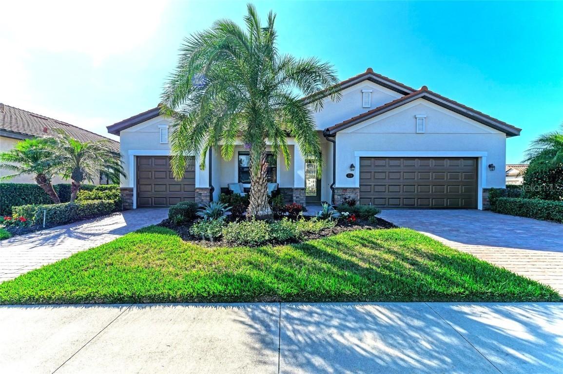 324 Whispering Palms Ln., Bradenton, FL 34212