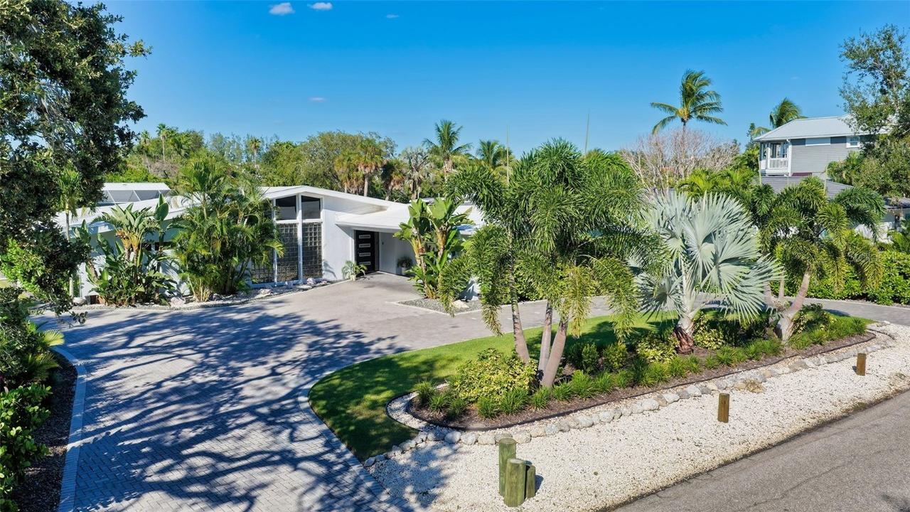 619 Buttonwood Dr., Longboat Key, FL 34228