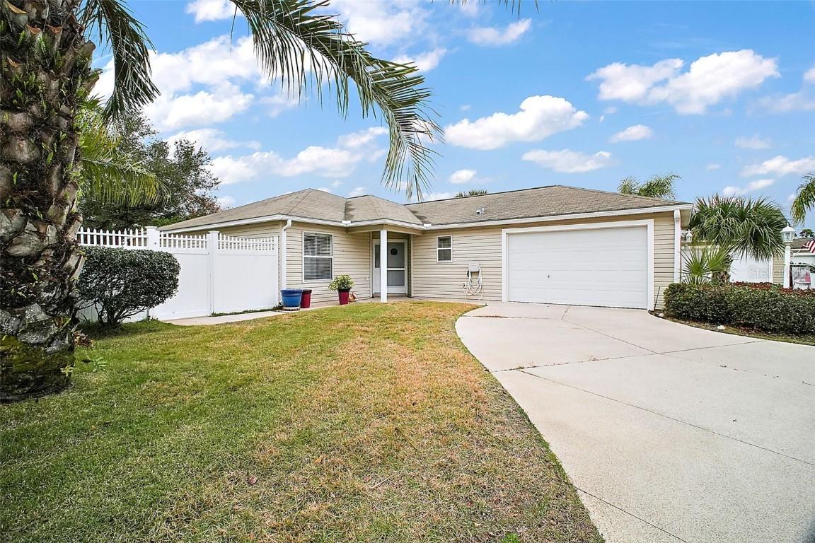 2378 Ridgeway Ct., The Villages, FL 32162